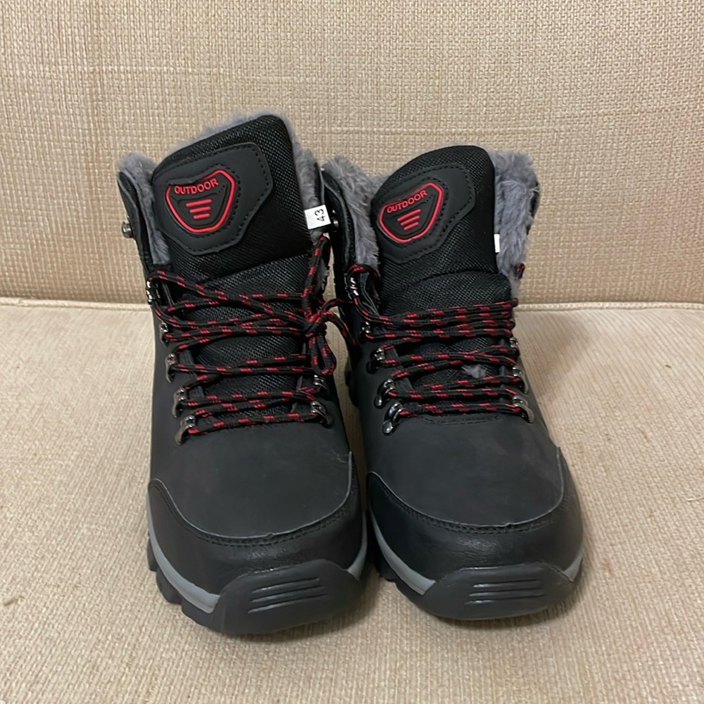 Outdoor. Men. Black/Gray Snow Boots. Size 10.